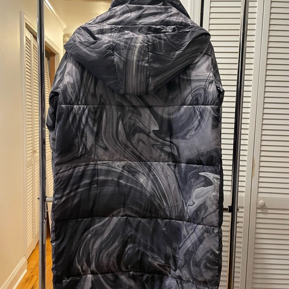 UGG Black Puffer Jacket with Glossy Finish - Picture 5 of 9